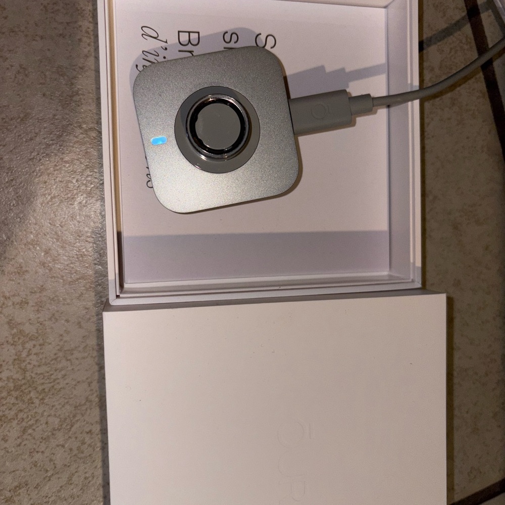 Oura Ring 4 - Smart Ring - Size 4 . Silver